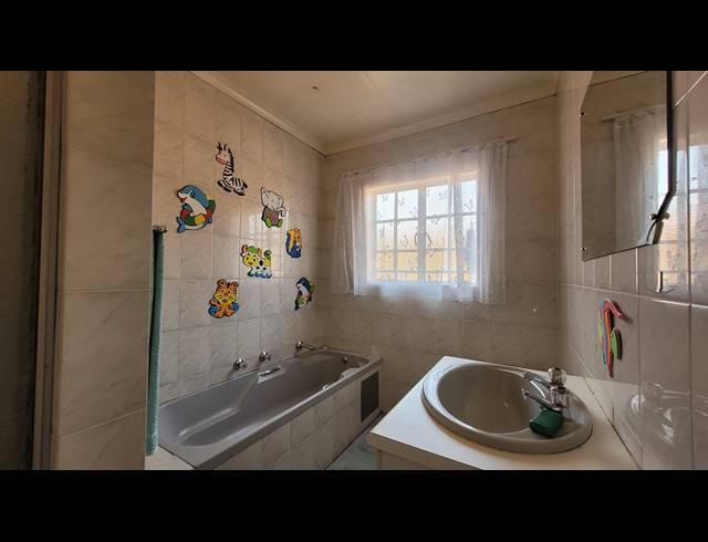 3 BEDROOM SIMPLEX RENTED IN BRACKENDOWNS